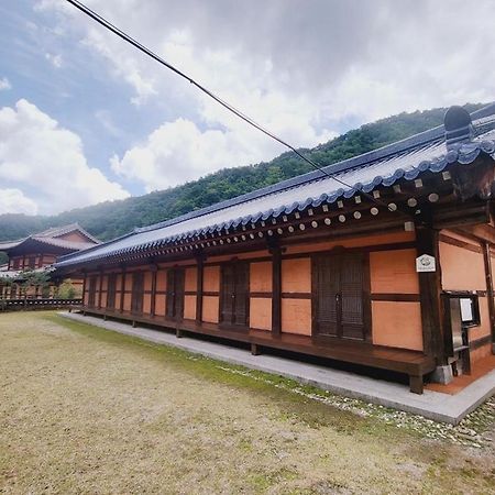 Yeongwol Hwanggung Hanok Pension Exterior foto