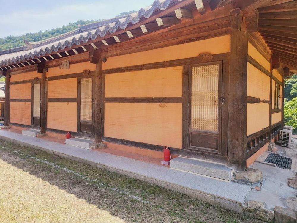 Yeongwol Hwanggung Hanok Pension Habitación foto