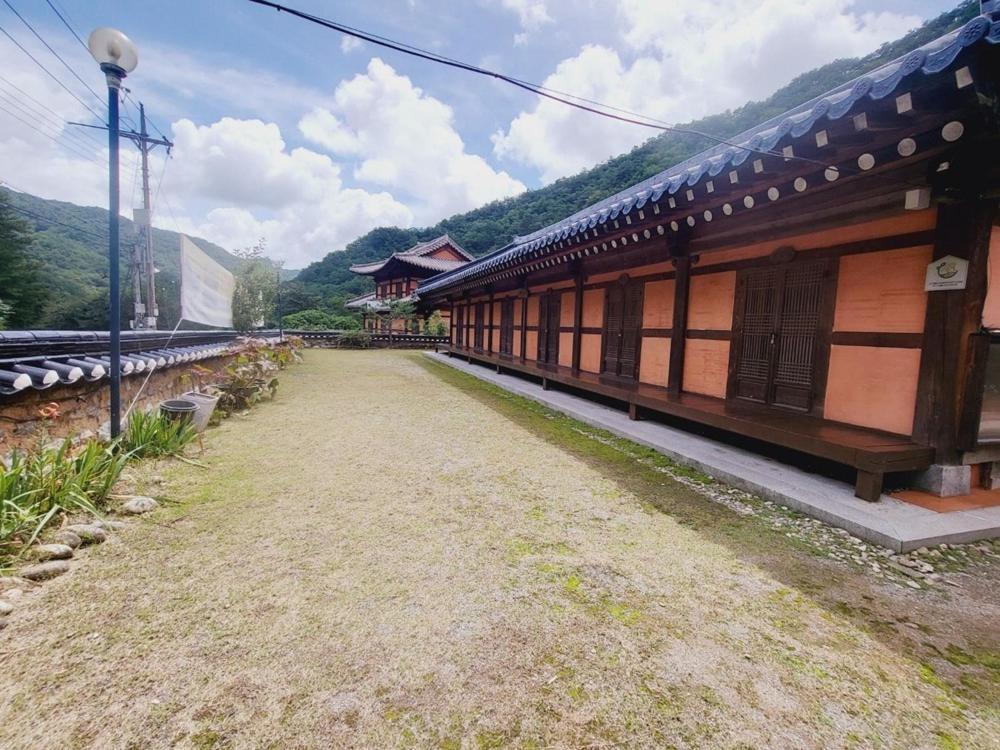 Yeongwol Hwanggung Hanok Pension Exterior foto