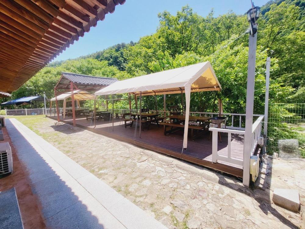 Yeongwol Hwanggung Hanok Pension Exterior foto